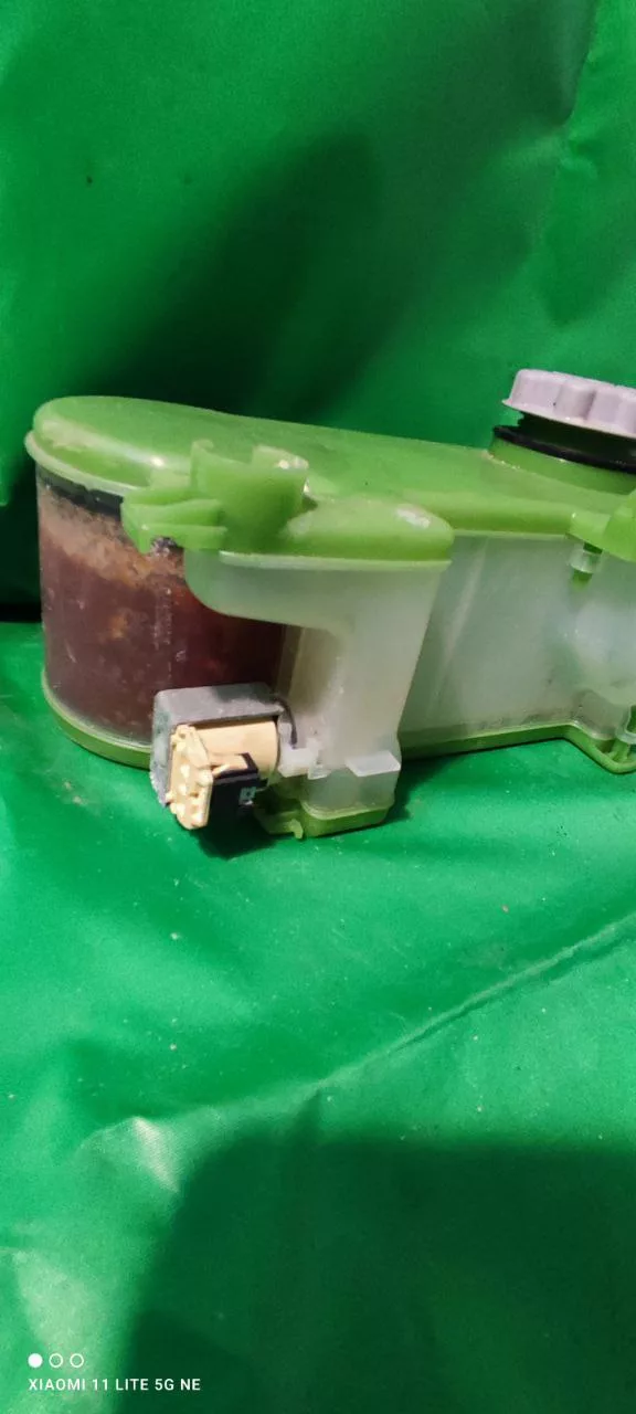 0389d506-4396-42a7-b423-97d56a3b05cc Бункер соли Indesit C00386789 для пмм