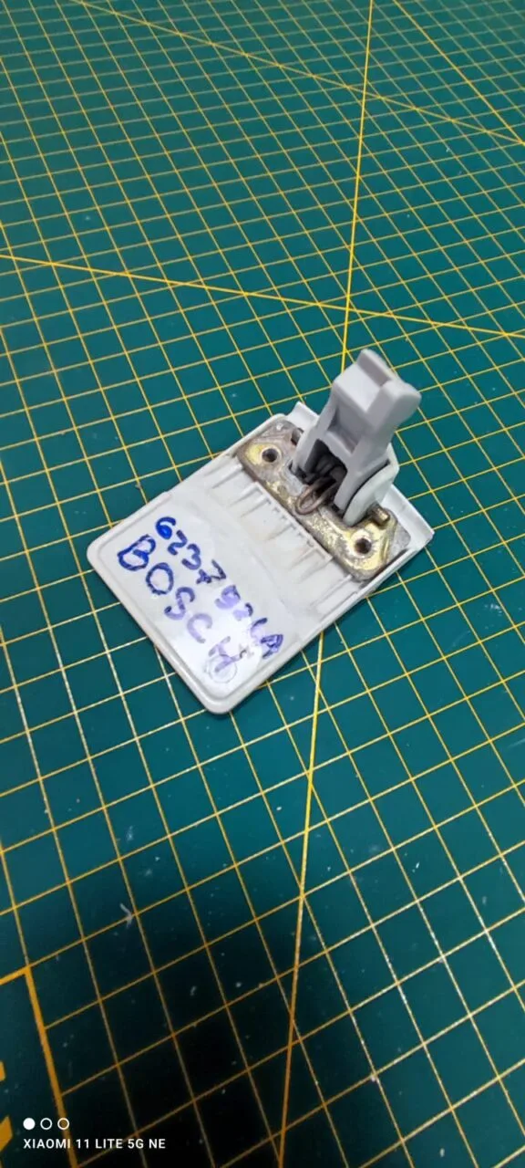 Ручка люка Bosch 6237926A к стиральной машине