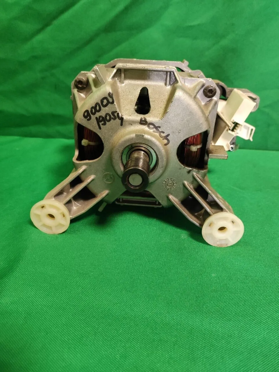 Двигатель Bosch 9000919054 с 3D датчиком - 6 контактов