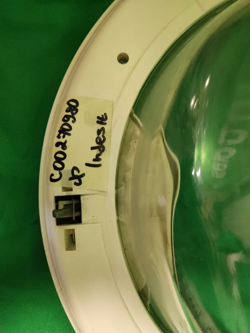 Люк в сборе Indesit C00270980 среднее Крючок