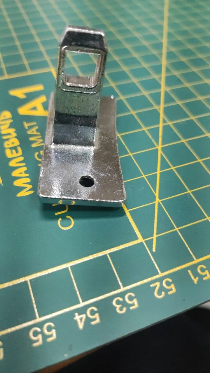 Петля люка Haier 0020100284A