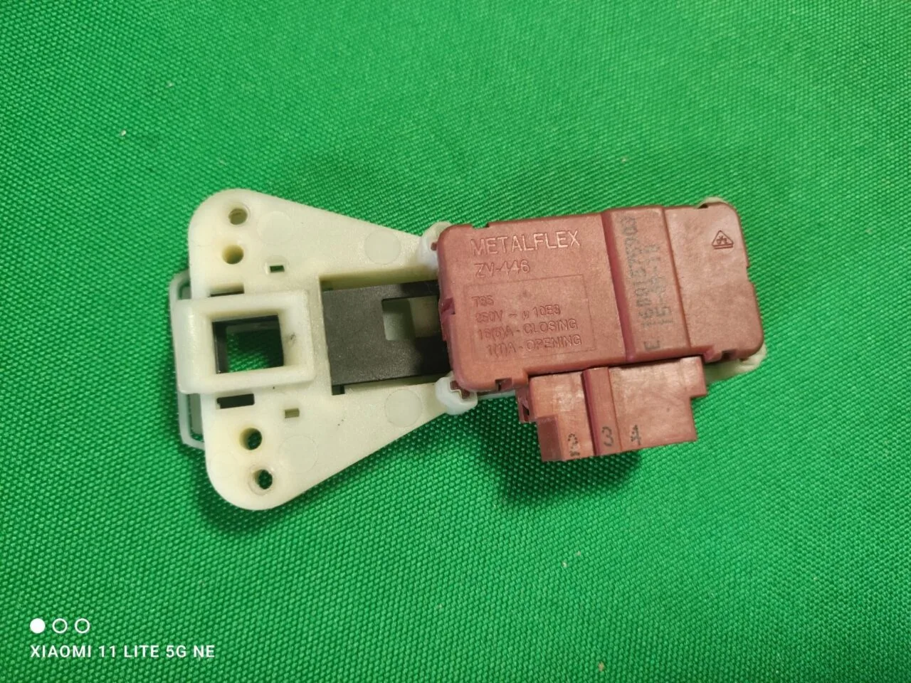 Замок люка (УБЛ) Ariston 16001575903