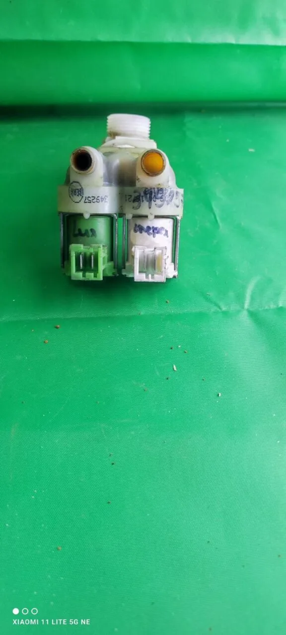 Клапан двойной Electrolux 349257 с переходником фишка
