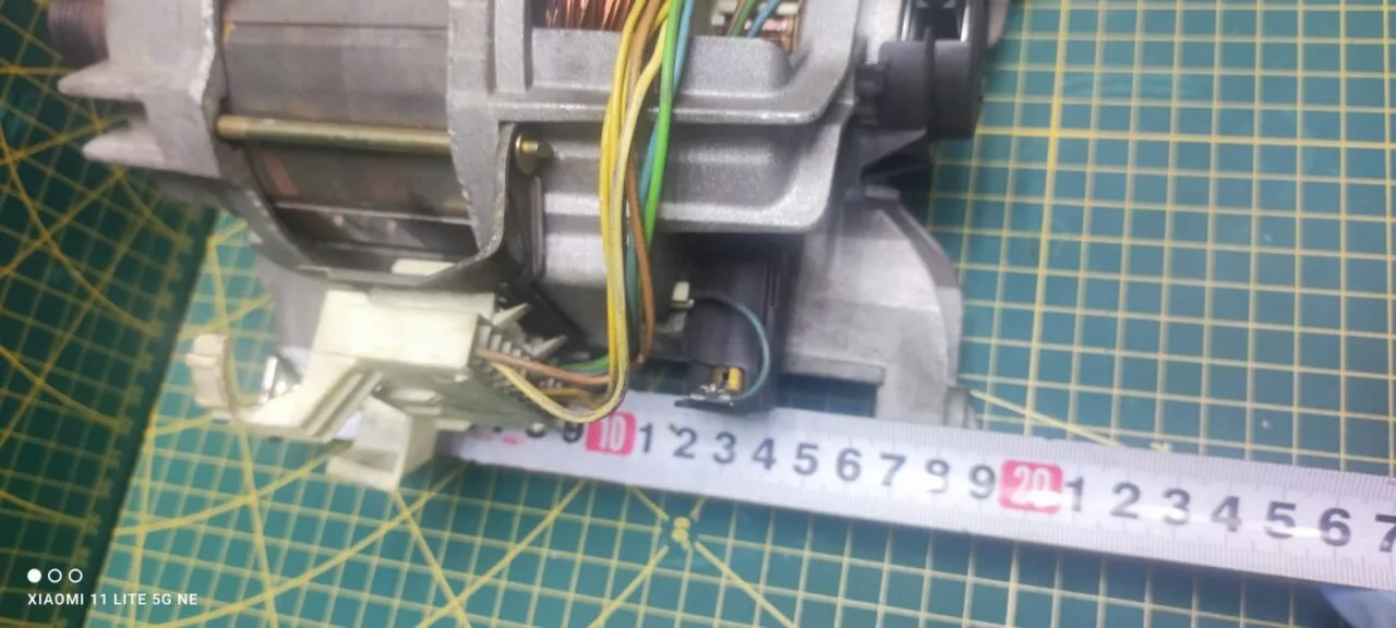 Двигатель Electrolux FHP U2Z112G63 8 контактов
