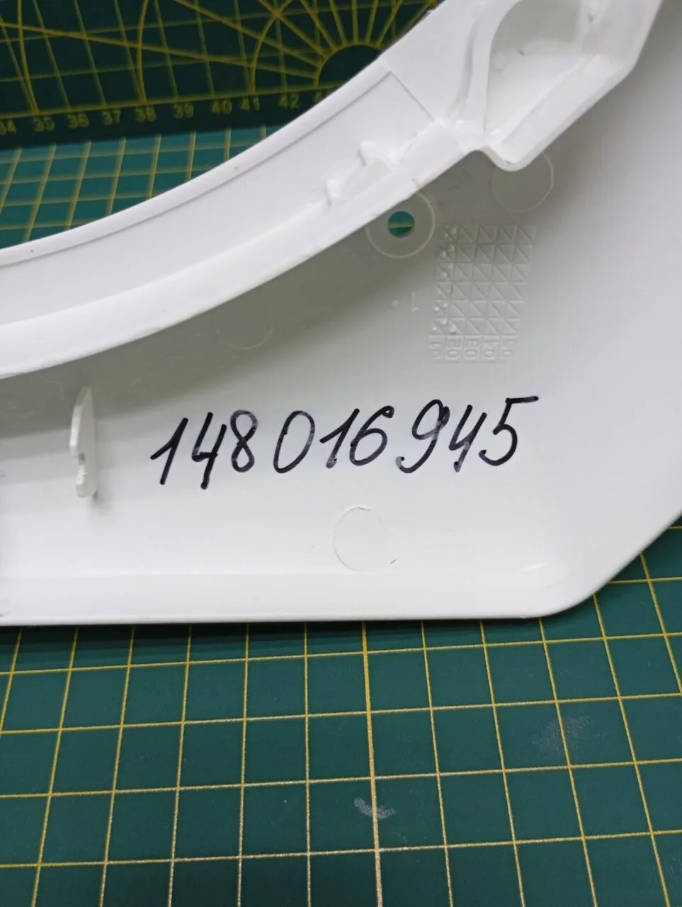 Обрамление внутреннее Ariston 148016945 бел