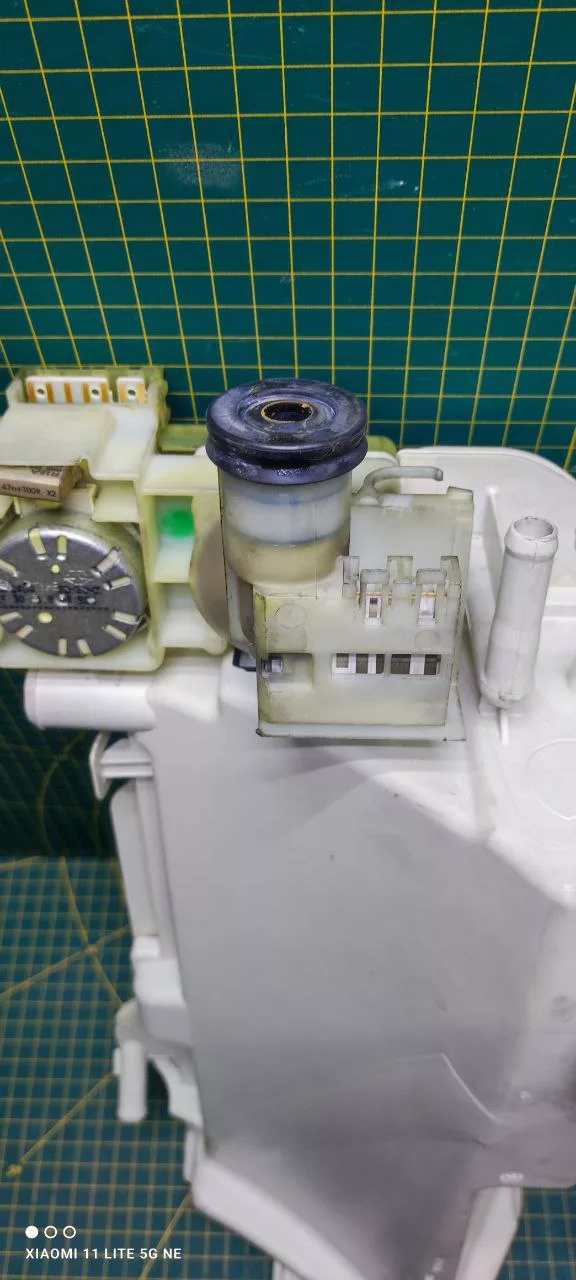 2843f44f-9033-4301-b38d-ad00218dd4f4 Бункер порошкоприемника Miele 220808