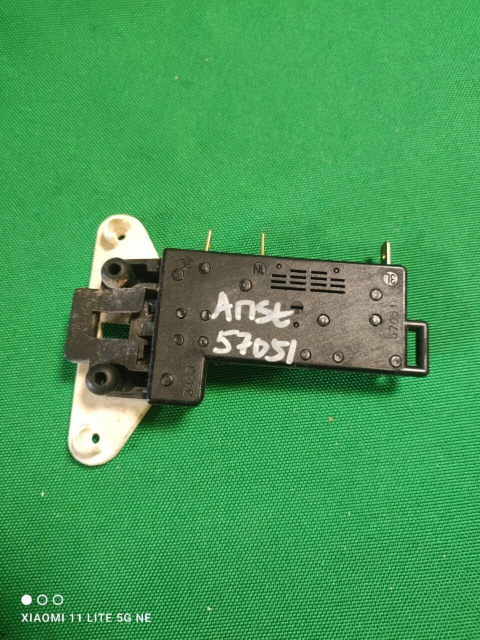 Замок люка (УБЛ) Ariston 57051