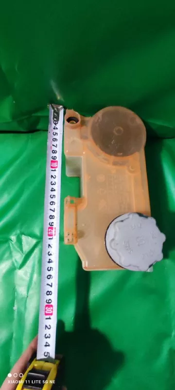 387de79b-686a-4ed9-a822-3e3517152367 Бункер соли Indesit C00256548 для пмм