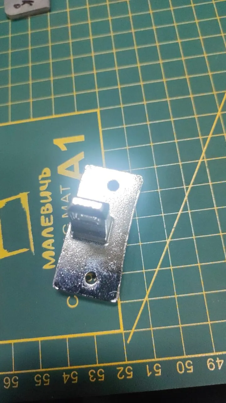 Петля люка Haier 0020100284A