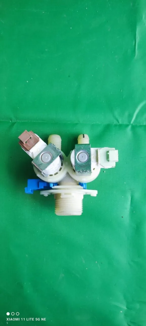 Клапан двойной Electrolux 807487602 с герконом микрофиш.