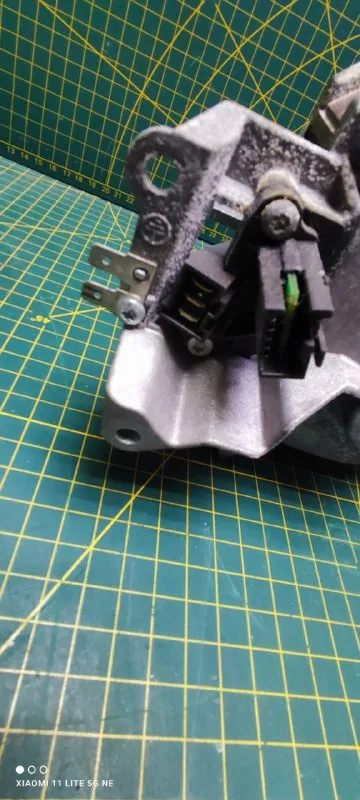 Двигатель Bosch Motor 9001032941-3контакта Инверт.