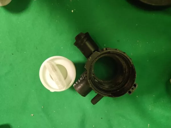 Улитка сливного насоса Bosch  00145338 (3 защелки. без заглушки)