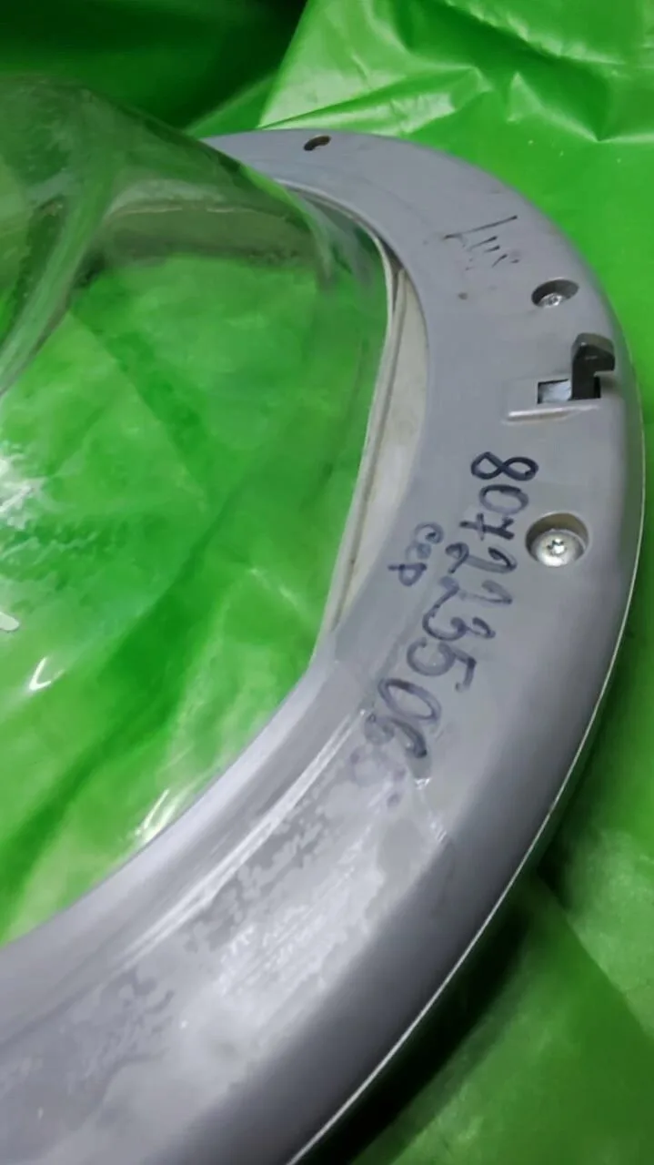 Люк Electrolux 8072235065 сер с дефектом