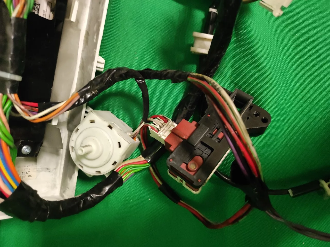4qjXxELpHFo Модуль Beko ELY 67031 RTYB3 (Щетки)