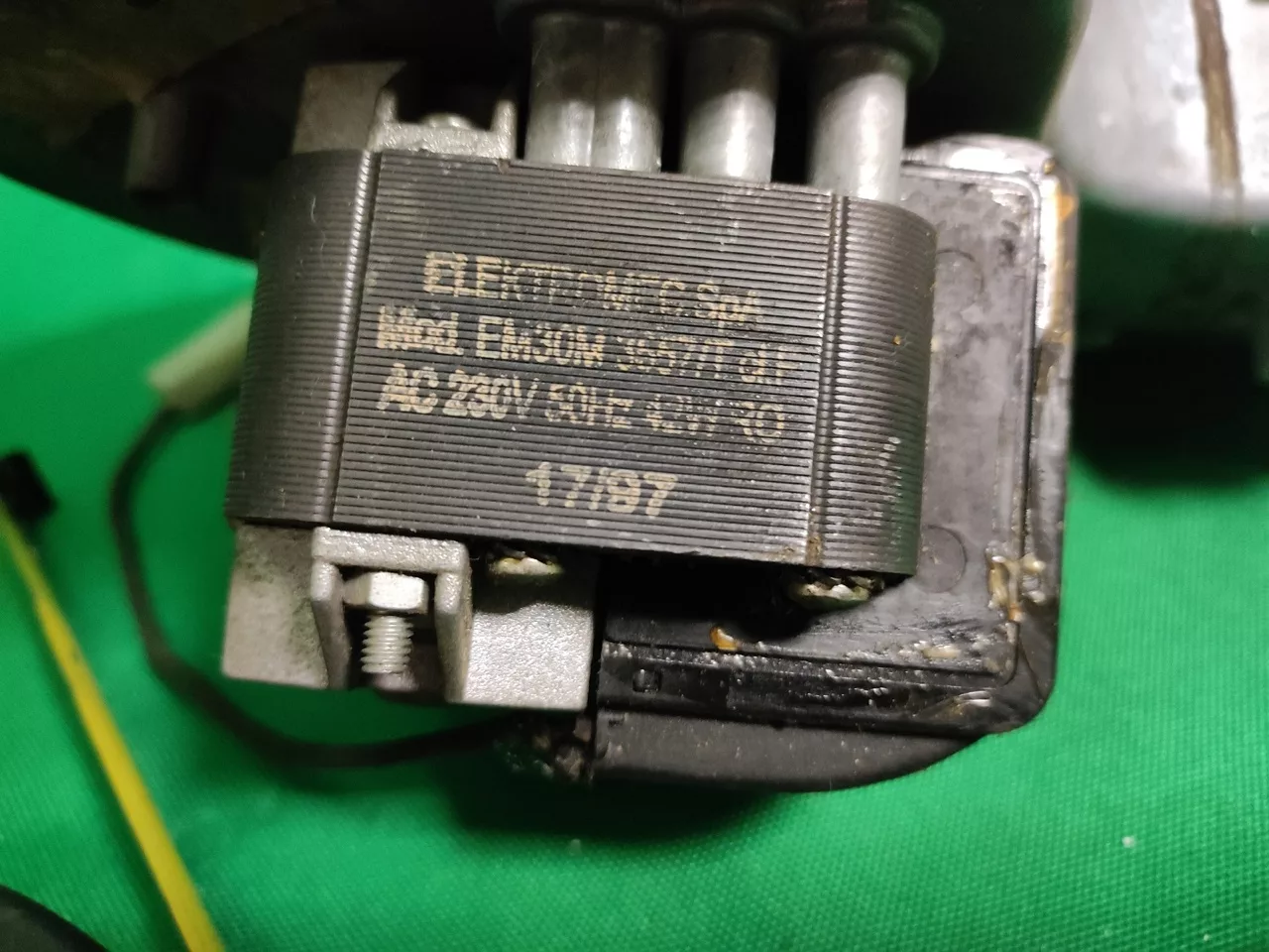 4xlqhYMmZWo Мотор сушки Ariston EM30M3557/T для стиральной машины