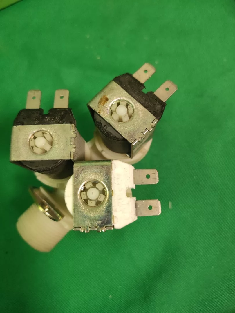 Клапан тройной Electrolux 111359032 контакты