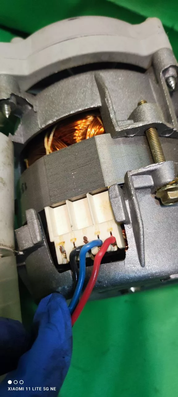 Рециркуляционный насос Ariston 174018049 2контакта