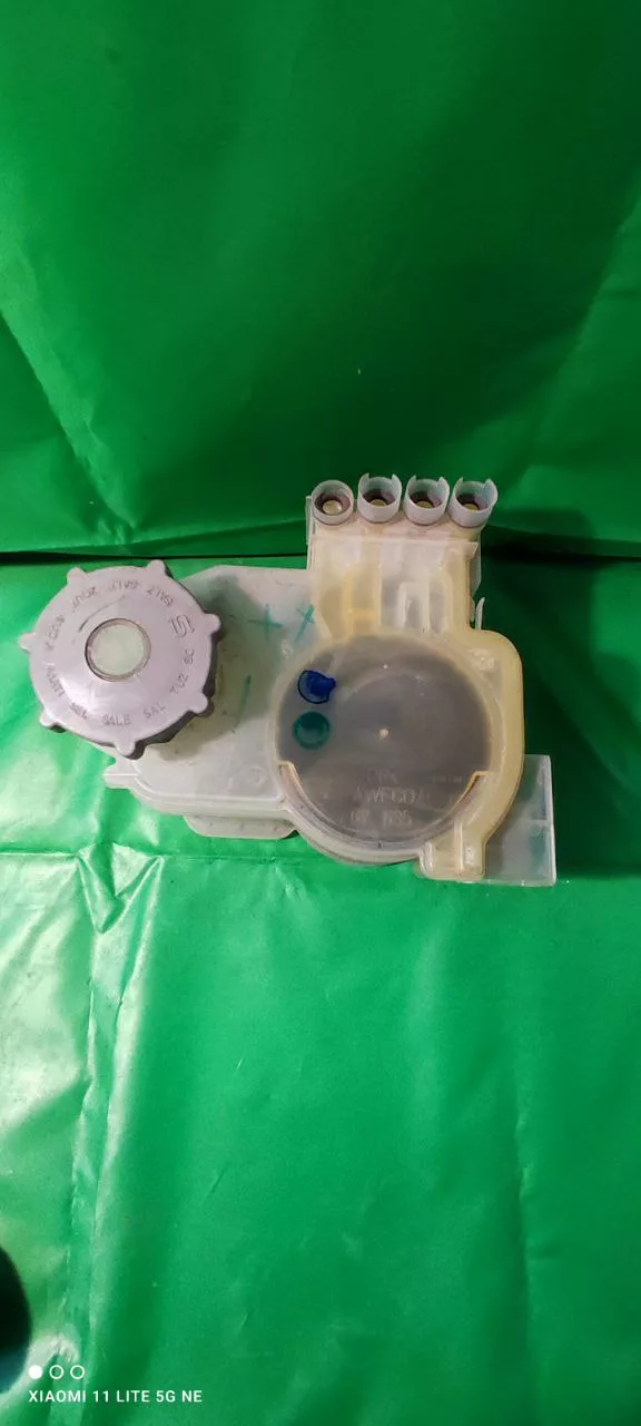 7247fa8e-9e88-416d-b809-64d6b2b1b3ab Бункер соли Bosch 5600030338 9000006217 для пмм