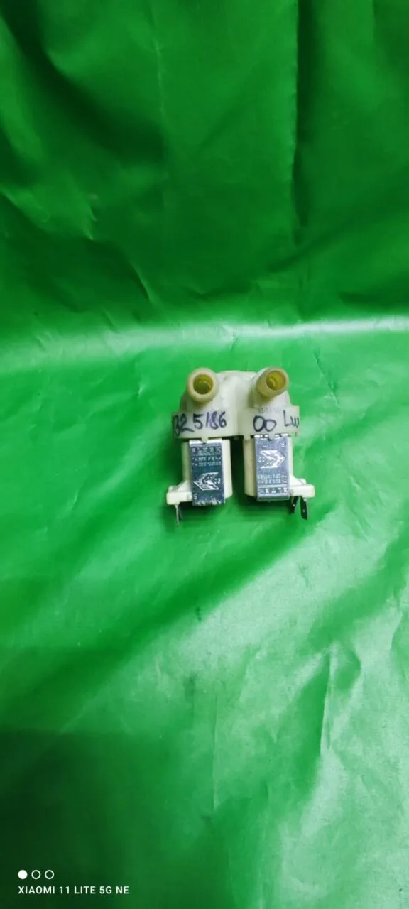 Клапан двойной Electrolux 132518600 контакты
