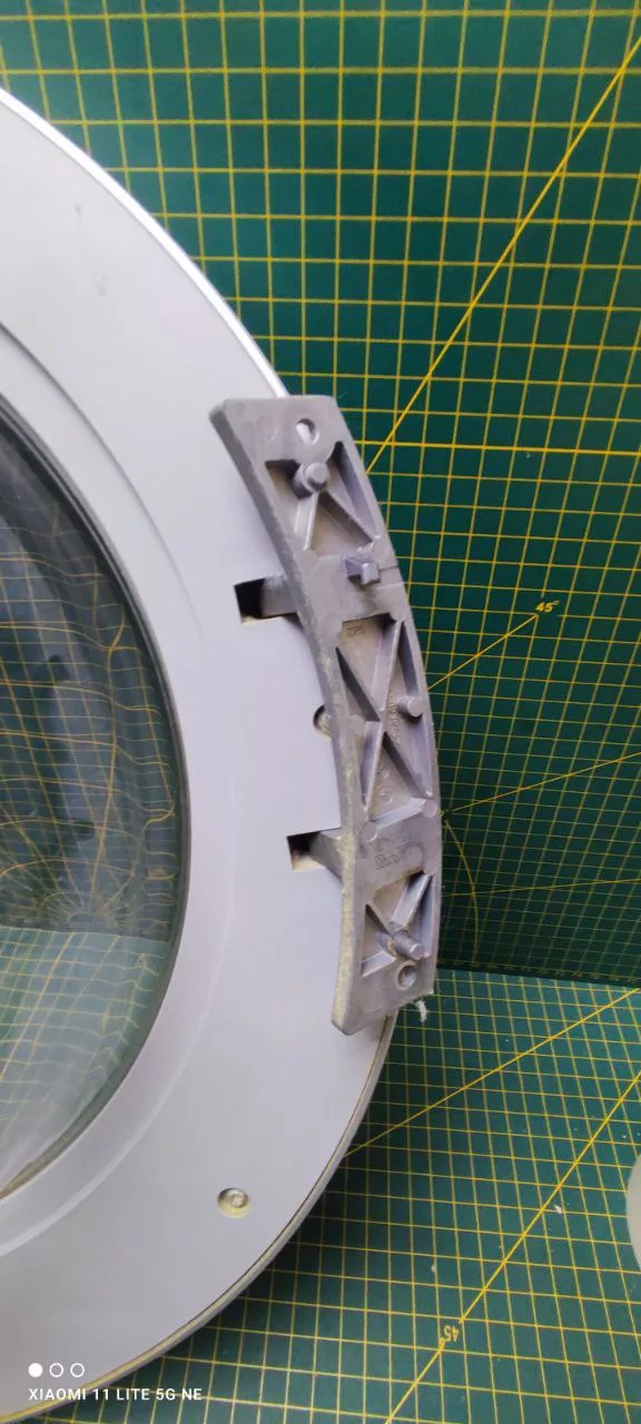 Люк Bosch 702232 с дефектом
