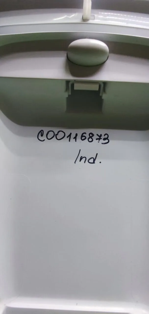 Крышка люка Indesit C00116873 с дефектом стиральной машины с вертикальной загрузкой