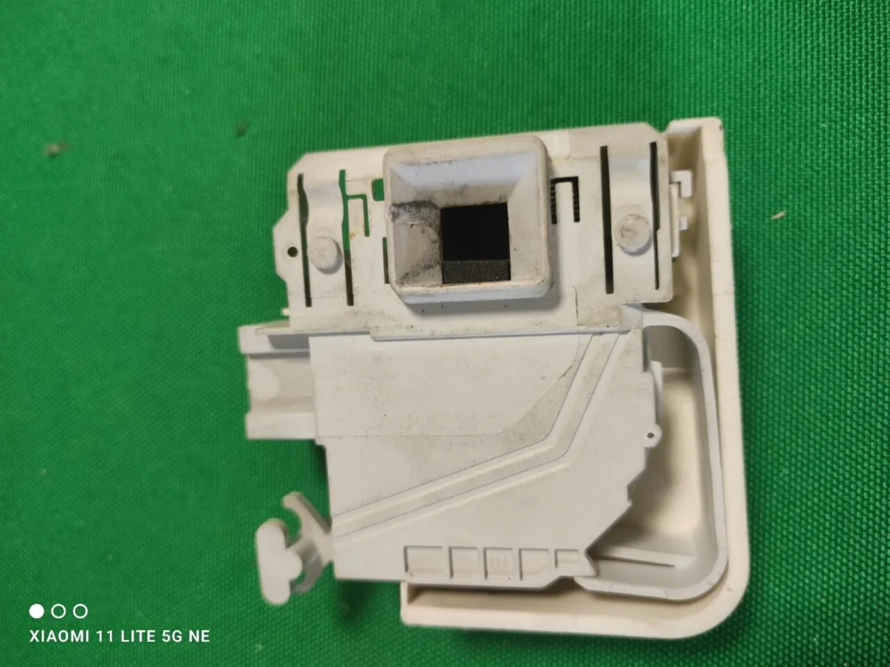 Замок люка (УБЛ) Bosch 9000735664