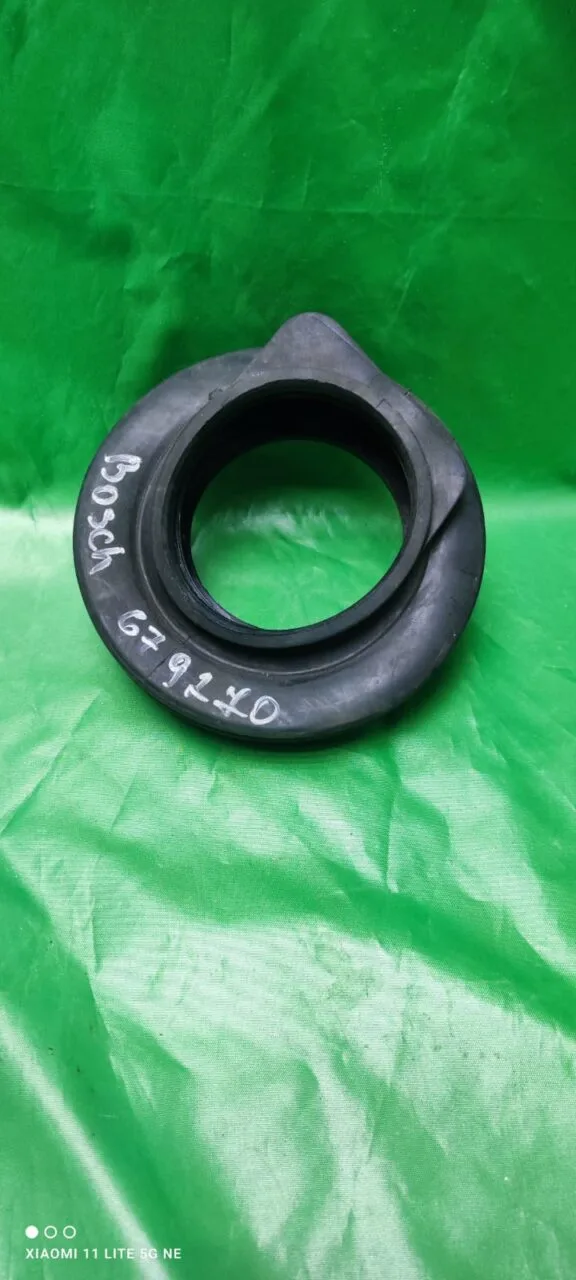Патрубок Bosch 679270