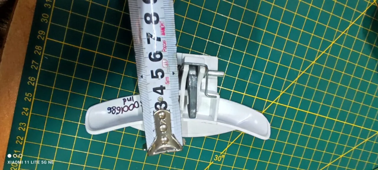 Ручка люка Indesit C00116580, 250001686 для стиральной машины