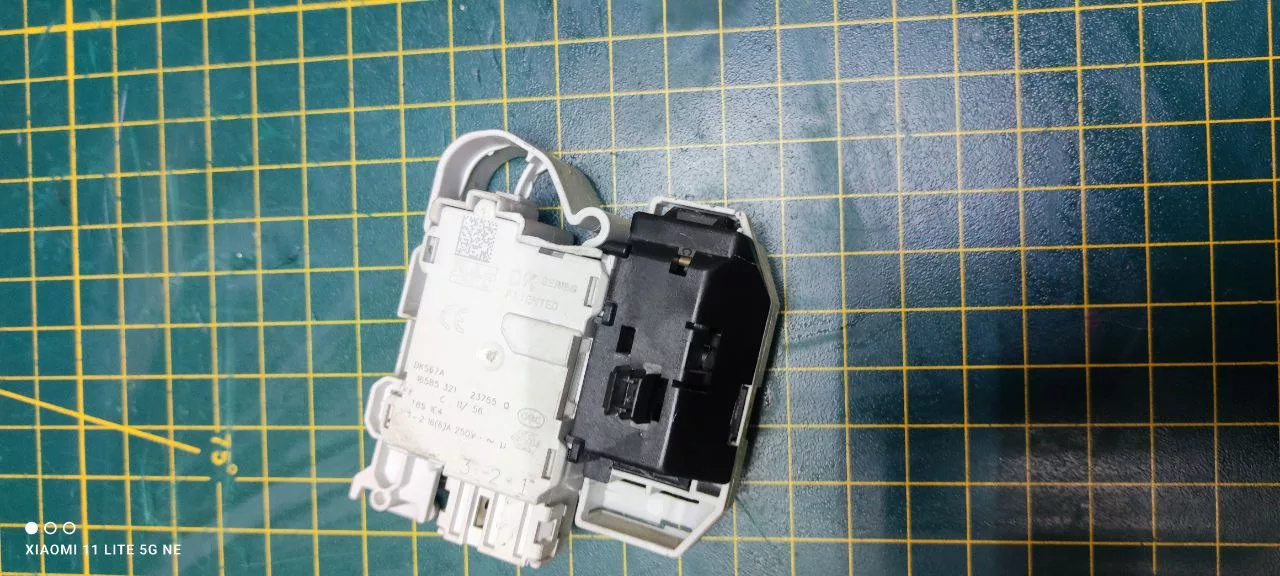 Замок люка (УБЛ) Bosch 8001018478