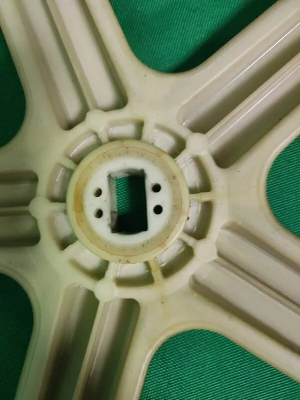 Шкив Indesit 174000702.09