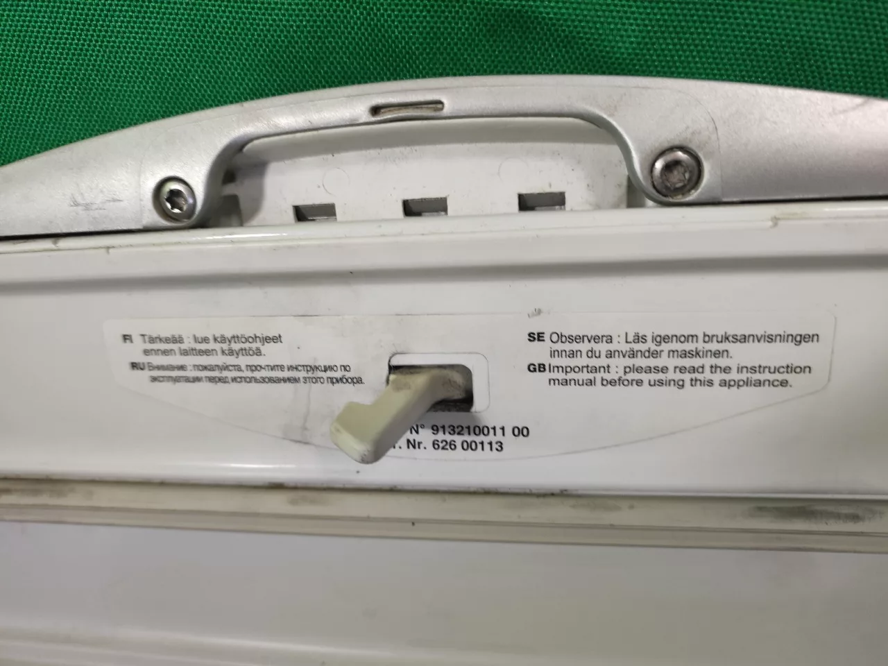 Крышка люка Electrolux 913210011-00 стиральной машины с вертикальной загрузкой