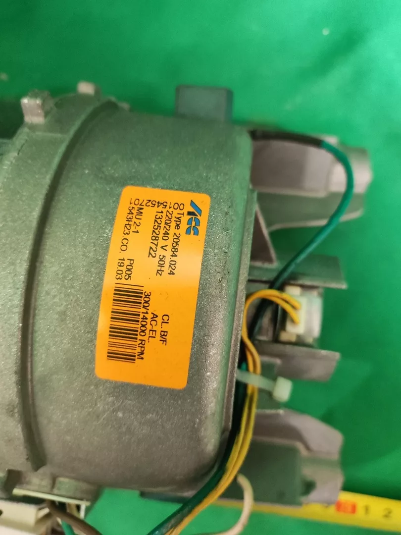Двигатель Electrolux ACC 132528722 - 6 контактов