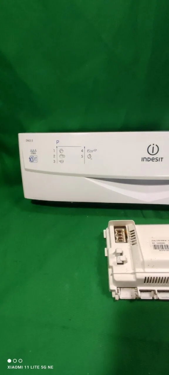Панель с модулем Indesit DVLS5