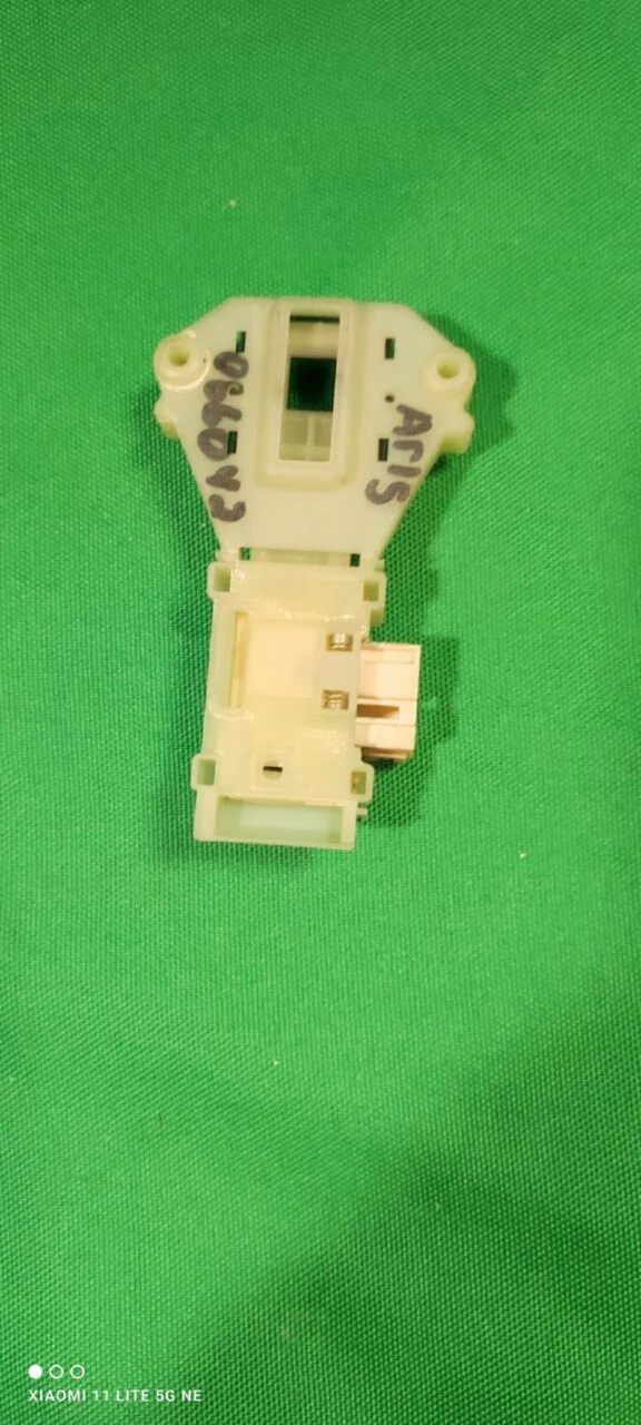 Замок люка (УБЛ) Ariston 086042