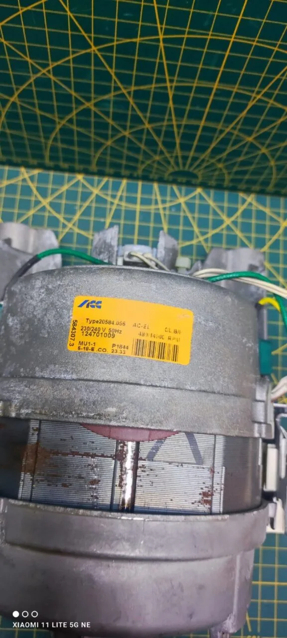 Двигатель Electrolux 124701009 8 контактов