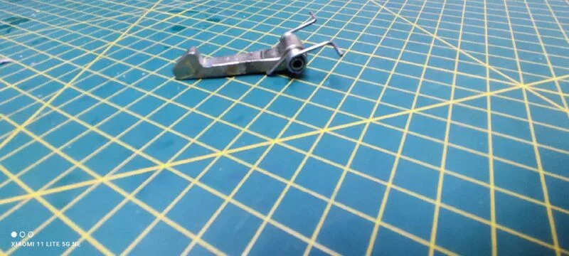 Крючок с пружиной Samsung D77312