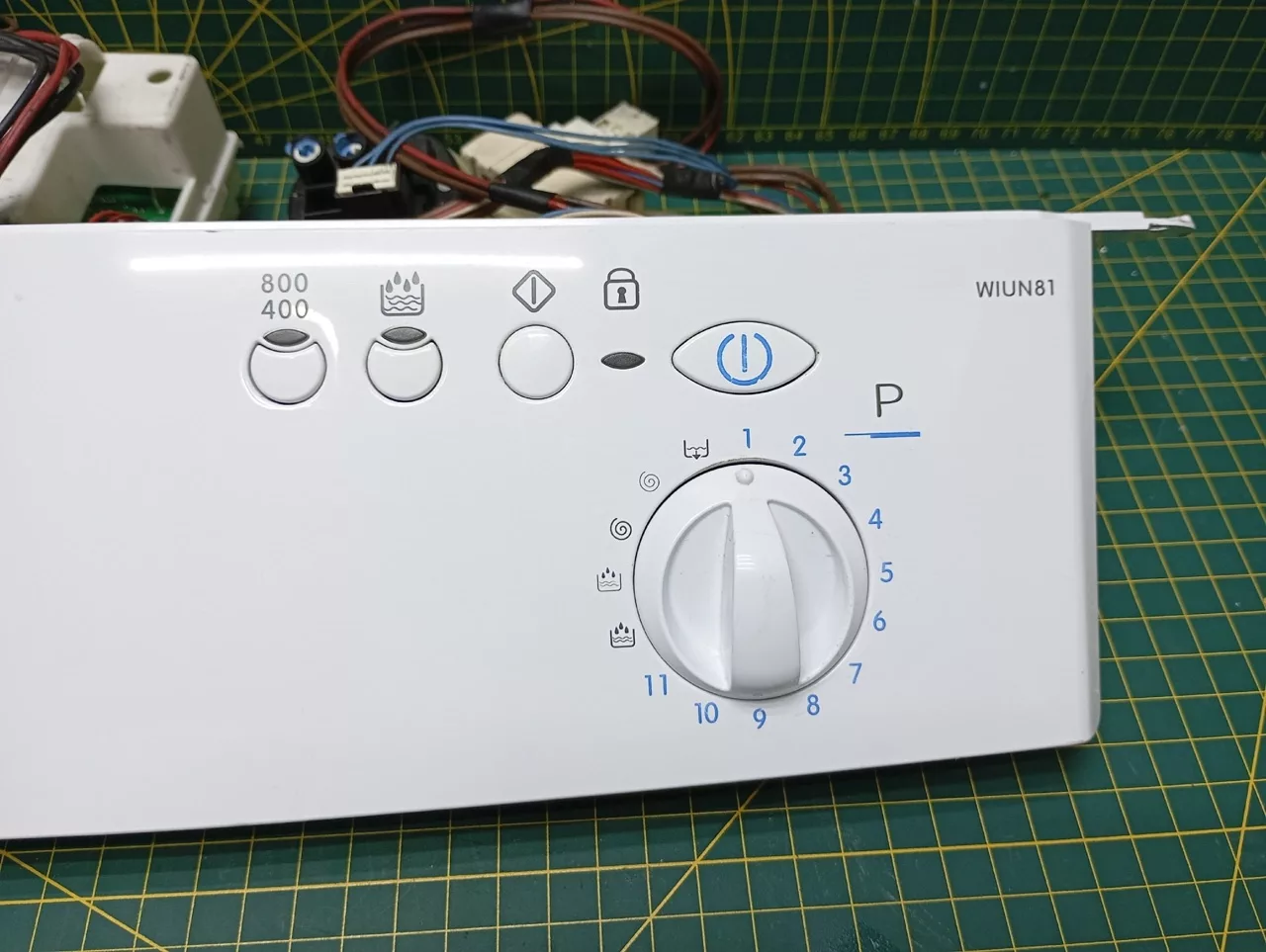 Модуль Indesit WIUN81 с дефектом панели
