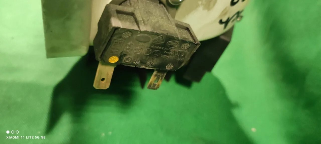 Cboj26J3glI Мотор сушки с крыльчаткой Bosch 2010002