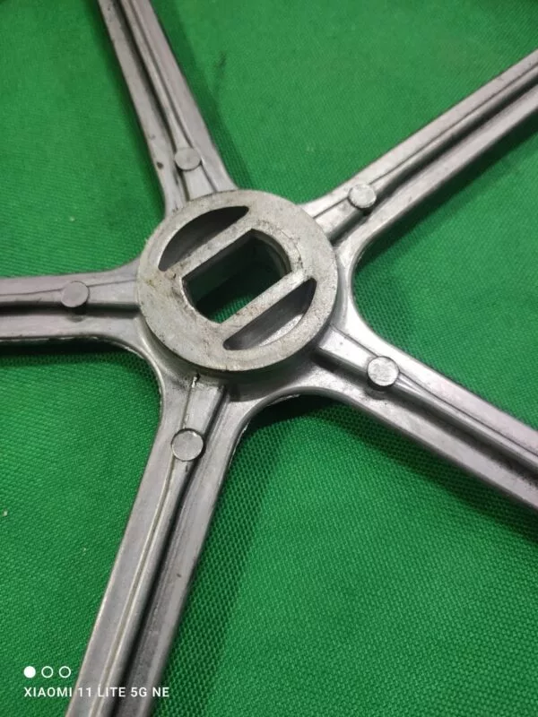 Шкив Indesit 174001671