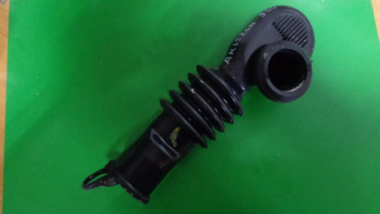 Патрубок Indesit Ariston 144002394