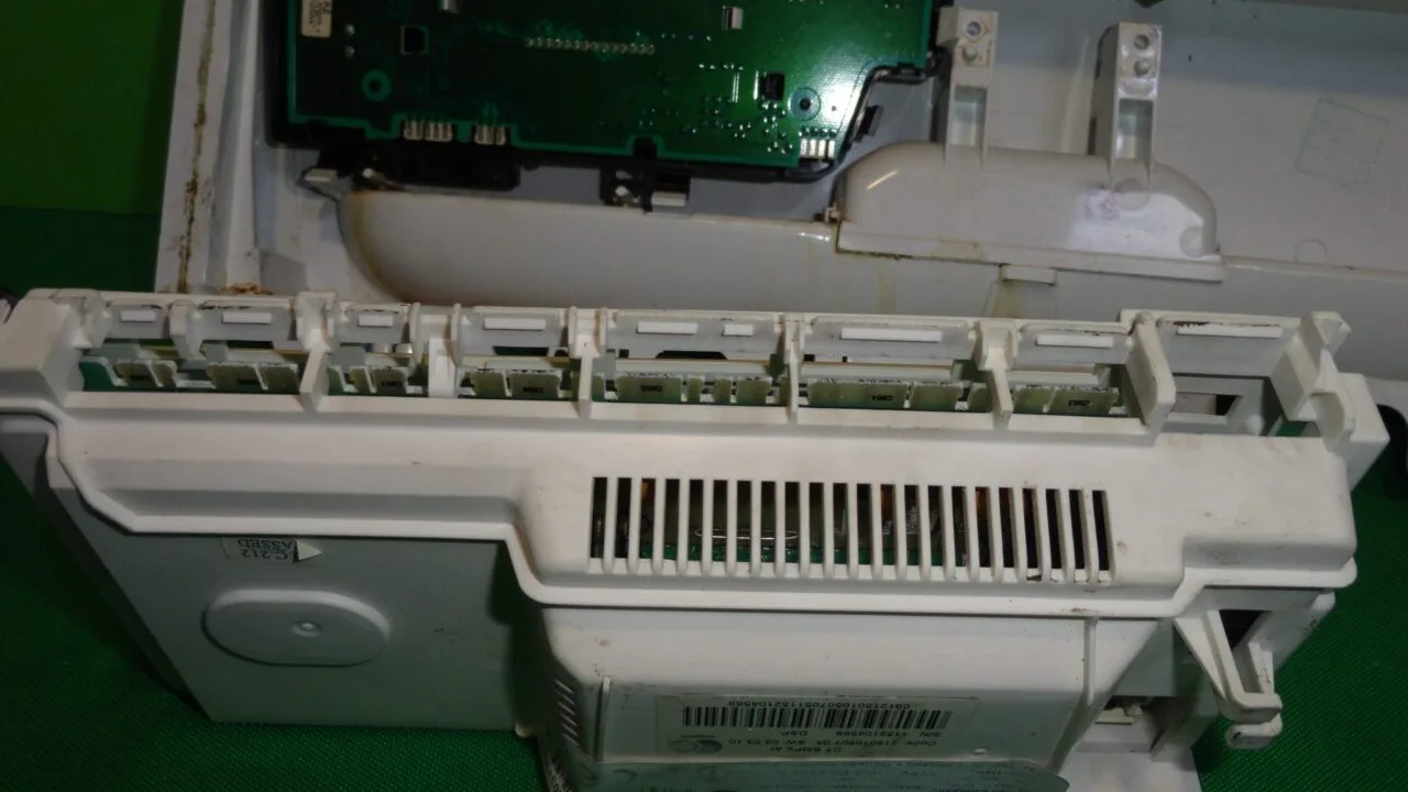 МОДУЛЬ УПРАВЛЕНИЯ ПОСУДОМОЕЧНОЙ МАШИНЫ ARISTON LSF 8357