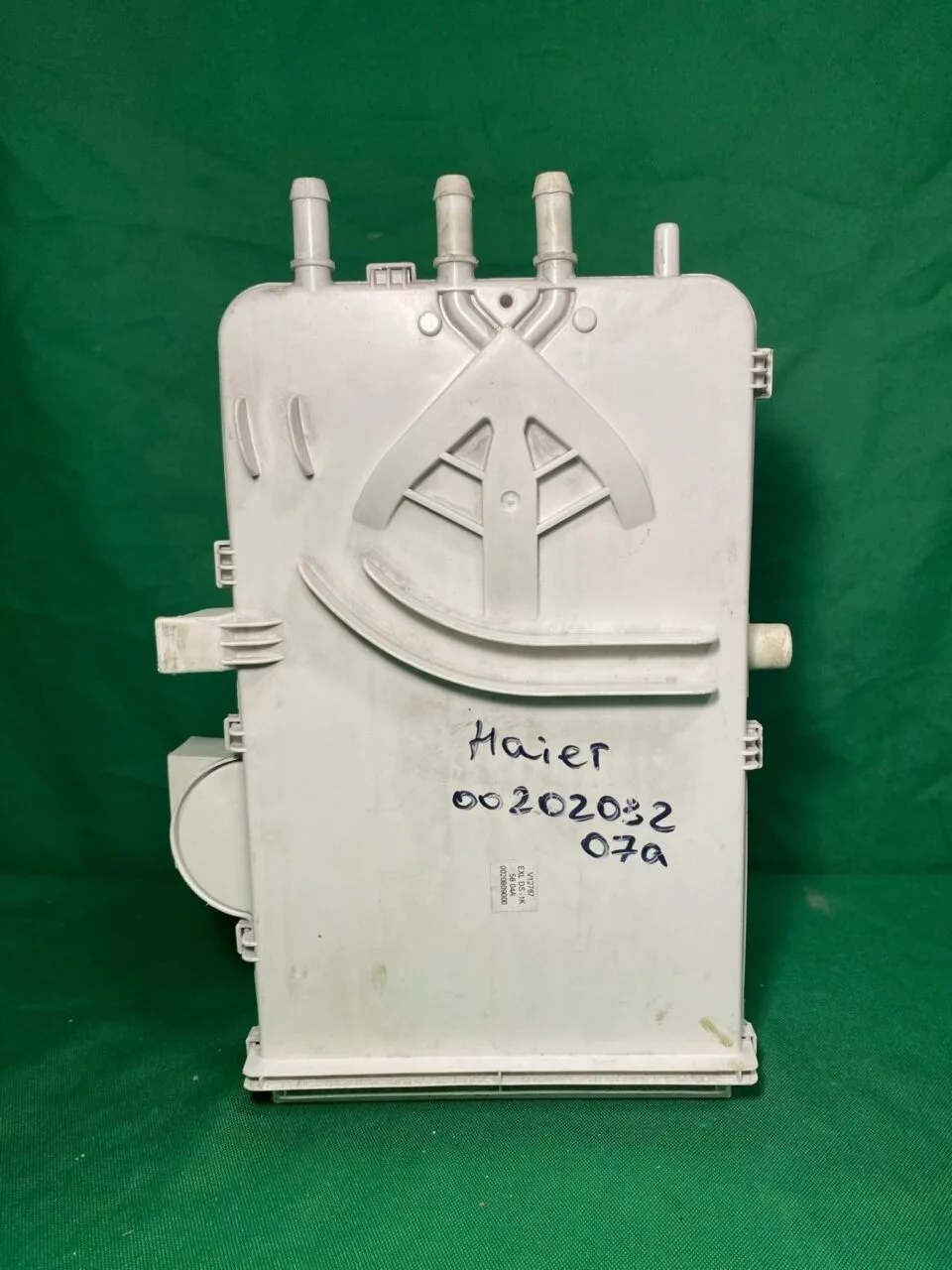 Бункер порошкоприемника Haier 0020203207A