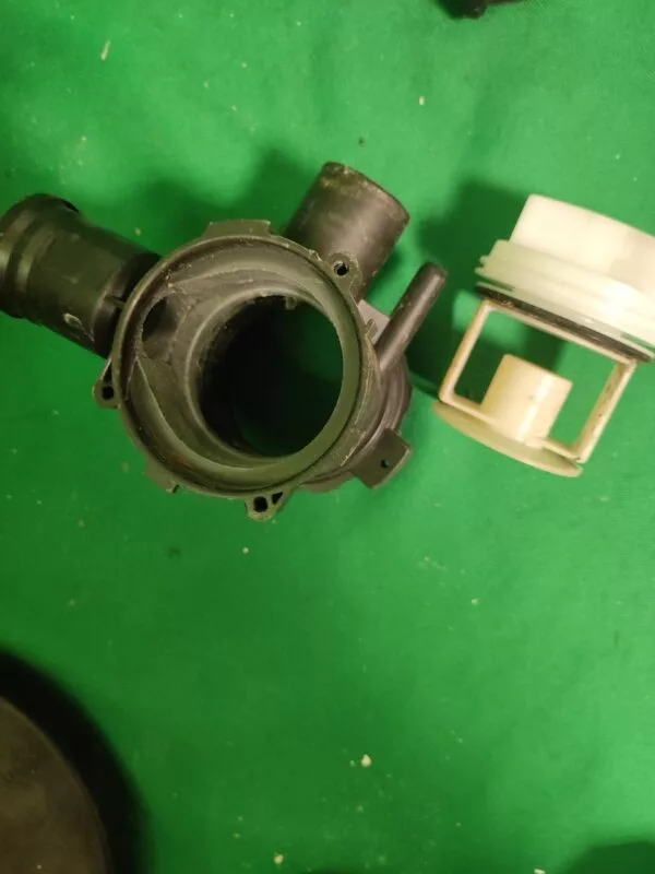 Улитка сливного насоса Bosch  00145338 (3 защелки. без заглушки)