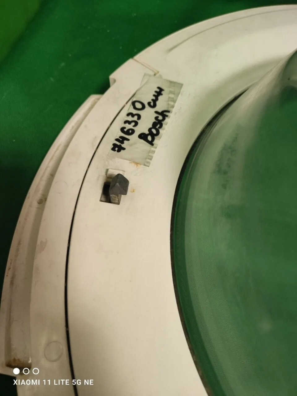 Люк Bosch 746330 черный