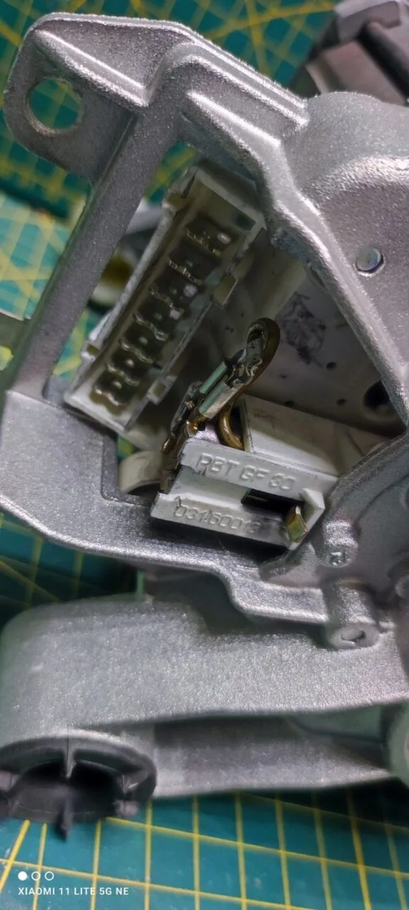 Двигатель Bosch 9000831384 с 3d датчиком 7 контактов