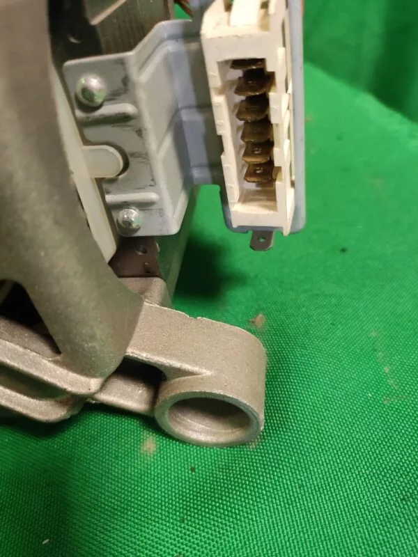 Двигатель Candy Haier 46000184 - 6 контактов