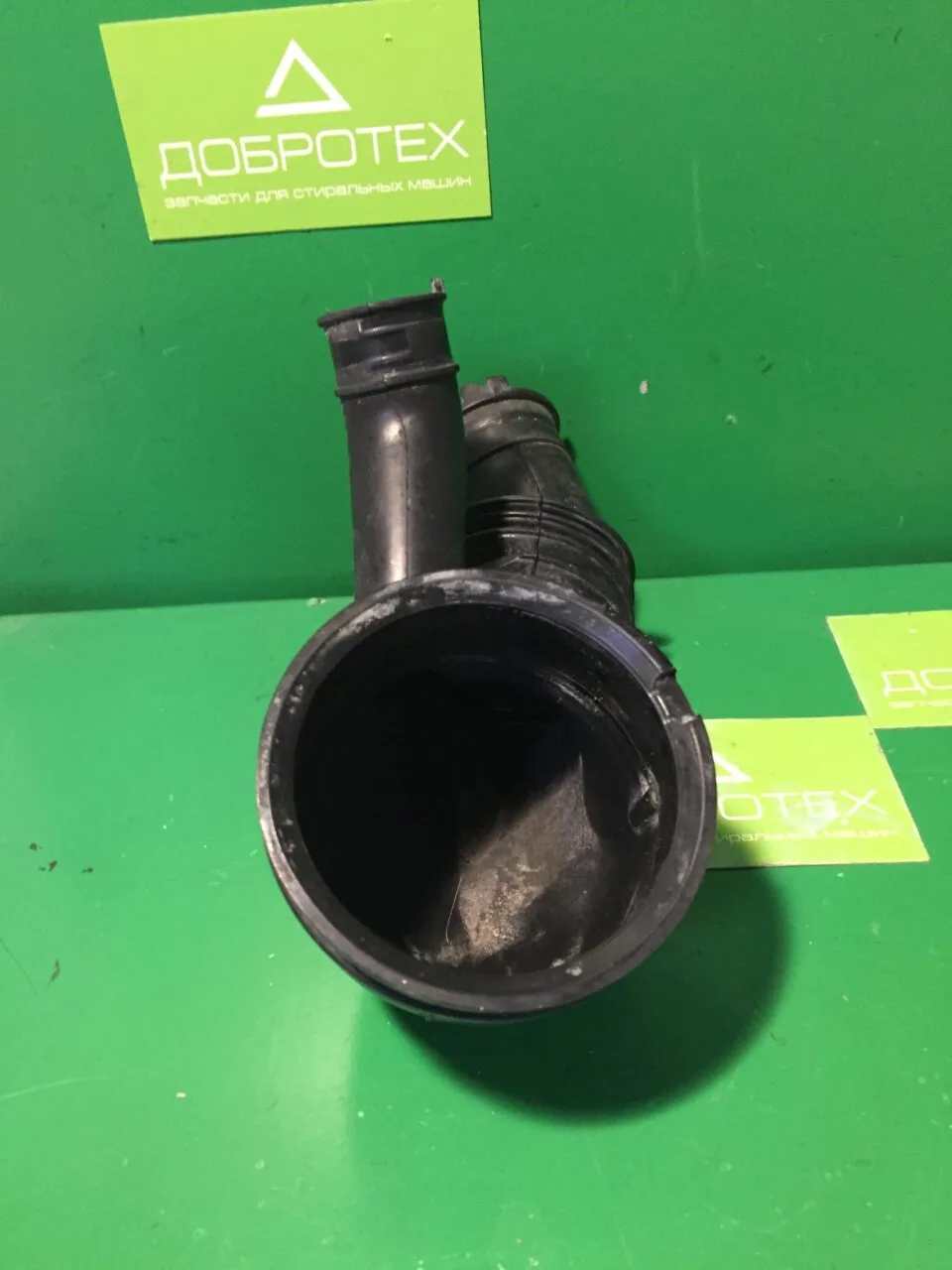 Патрубок сливной Samsung DC67-00551A для стиральной машины