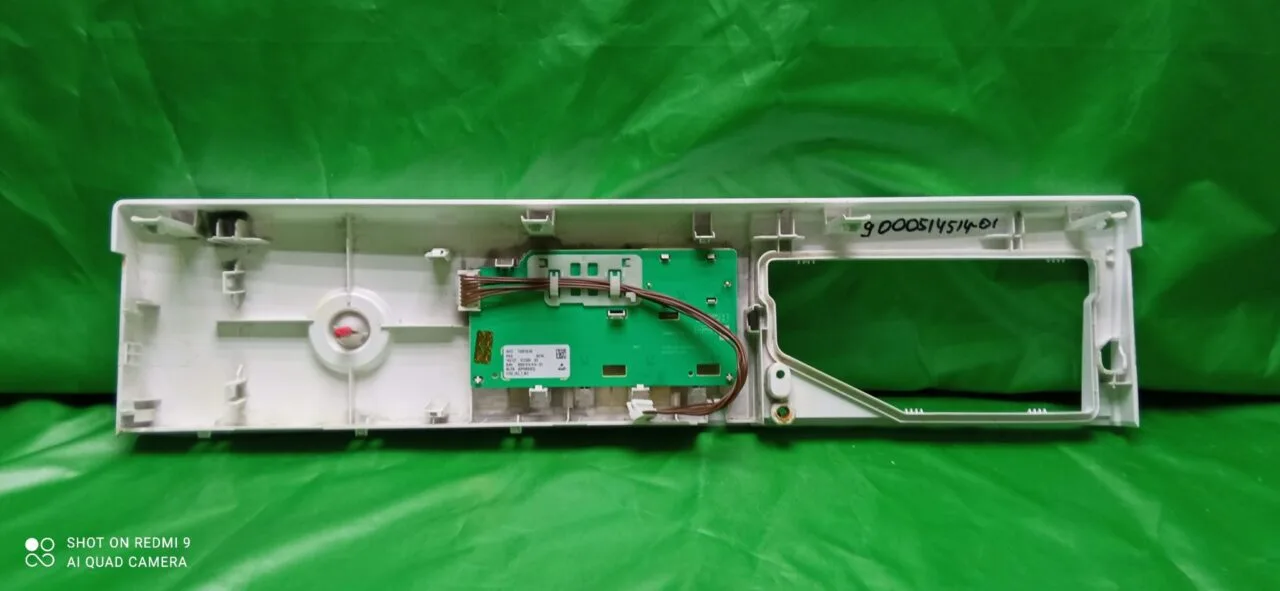 Панель управления Bosch 9000514514-01 с дефектом