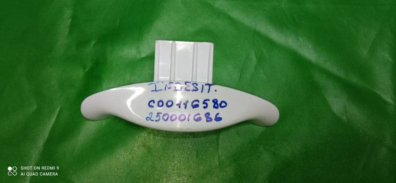 Ручка люка Indesit C00116580, 250001686 для стиральной машины