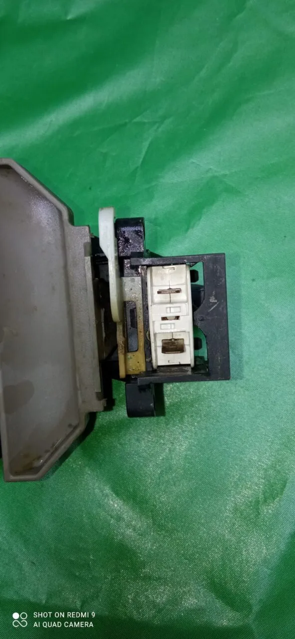 Замок люка (УБЛ) Miele 4158031 для пмм